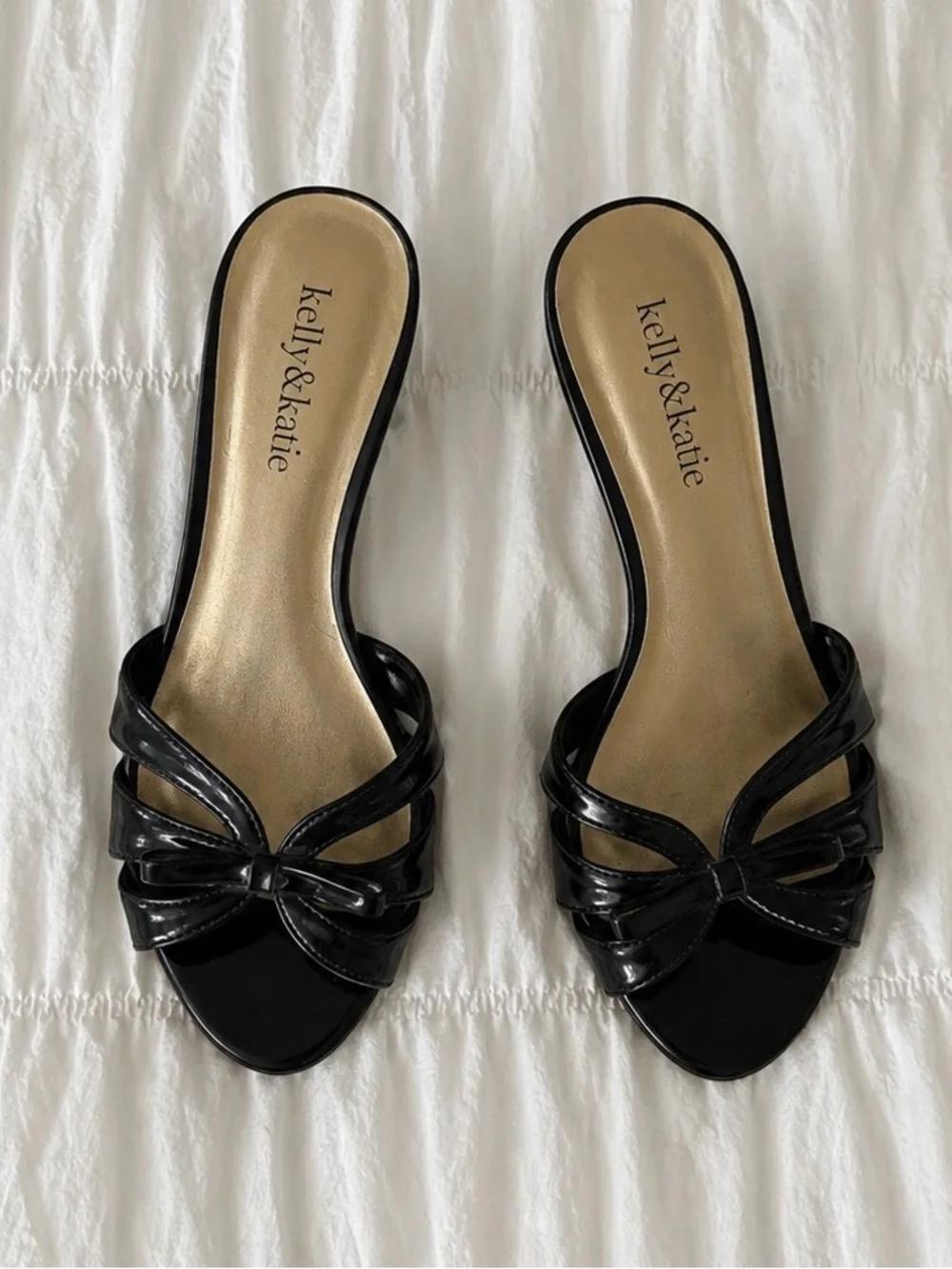 Kelly & Katie Vintage Patent Back Leather Kitten Heels